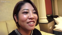 【無・素人個撮】パチスロ依存症の色気がヤバイ褐色肌ギャル妻があえなく散財、夫にバレる事を恐れハメ撮り中出しバイト！勝ち気な性格だが超敏感即イキのギャップがエロい！騎乗位はSっ気全開の女王様淫語が最高！