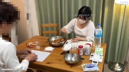 【姪っ子】寝バック絶頂…大量潮吹きでソファがびしょ濡れ 発射した精子をオマ○コに塗込む奇行