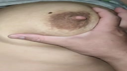 巨乳 母乳