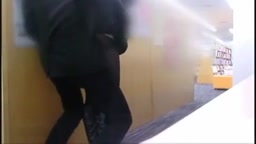 図書館挿入からトイレで　手についた精液を舐めとる