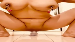 変態巨乳人妻の騎乗位オナ