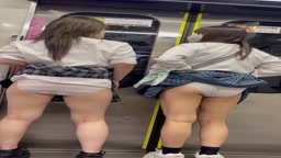 お二人でパンチラ見せつけ9