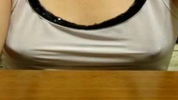 実妹 ノーブラで兄と会話2