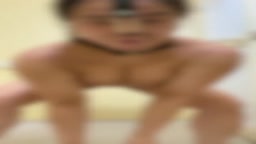 雌ブタがゴリラの真似