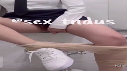 公共トイレでペン3本でオナ