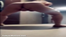 マンションの廊下でオナ　えろい