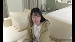 色白美女に中だし