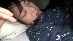 友達の姉ちゃんを薬で起きないようにして睡眠レイプ中出し