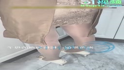 海角社區：相依為命的母子 第一次和我媽做愛的真實經歷 以及第一部作品 餐桌下的媽媽