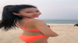 自撮り女子水着から乳首がちらりポロリ