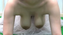 爆乳　垂れ乳　下から　スロー