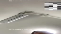 中国の学生が車内でアナルセックスをする