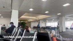 NP露出　by空港待合でオナ