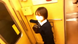 【痴漢】電車対面席でパンツをみせつけてくる…