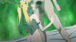 制服姿の興奮したベイビーがクリームを塗られる