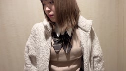 公衆トイレでブラパンチラ露出フェラチオ