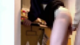 前借に来たパート人妻と給湯室で