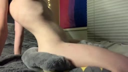 あそこをこすりつけてオナニー