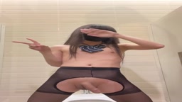 男の娘　公共トイレ露出オナニー