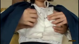 制服の胸 ちかんのまね