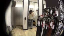 逆さ撮り3  店員着替えさせ