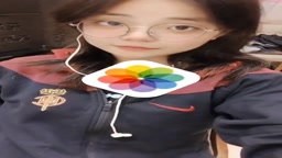 メガネっ子の可愛い女の子