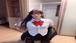 巨乳の女がオナニーする