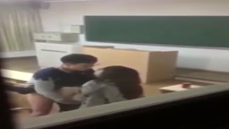個人撮影 大学の教室で先輩とハメ撮り１