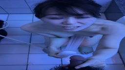 50代美熟女　おしっこぶっかけ