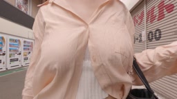 爆乳　街撮り