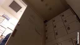 バイト更衣室着替え
