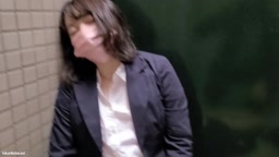 結婚式帰りの超爆乳友人に車内で痴漢