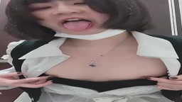 休憩中にチクニーしちゃうメイドさん