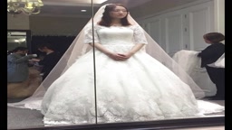 純白ウエディングドレス花嫁の卑猥な陰毛