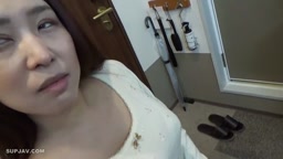 FC2PPV 3133786 某エリート官僚の美人熟女妻と私立制服の娘を両方ハメ撮り4P