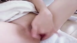 オナニー連続潮吹きイキ気持ちよすぎ！