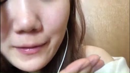美女がただ延々と唾液を垂らすだけの動画
