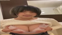 ロリ顔巨乳 自撮りオナ