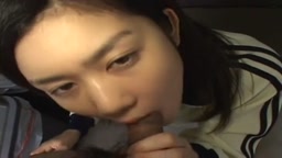 一生懸命フェラチオするお姉ちゃん