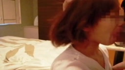 《個撮》イラマに悶える人妻に中出し