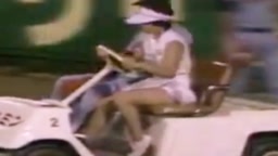 甲子園球場リリーフカーギャル  “浜風のイタズラ” でパンチラ♡