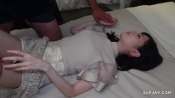 FC2PPV 4008915 美しい黒髪セミロングの高貴な香りがする美人ピアノ講師をあんな場所で全裸にして僕は・・・こんな清楚美女がまさかのビ