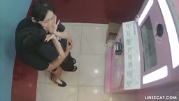 13개의 포토부스 장면. 군인이 여자친구 엉덩이에 고의로 자신의 성기를 문지르고, 여자친구는 섹스를 갈구하며 적극적으로 반응합니다. []