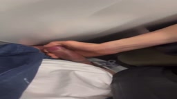 電車の中で手コキ
