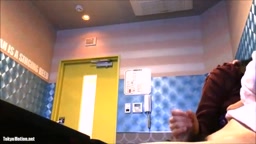 カラオケでフェラ