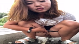 海外ライブチャット お外でおし〇こ4