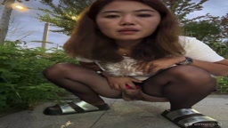 海外ライブチャット お外でおし〇こ5