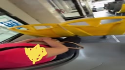 Cum en su cabeza en el bus