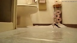 Japanese amateur girl selfie pooping【Girl 99-4】