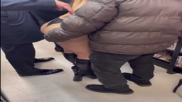 触られるのは想定外の露出ギャル